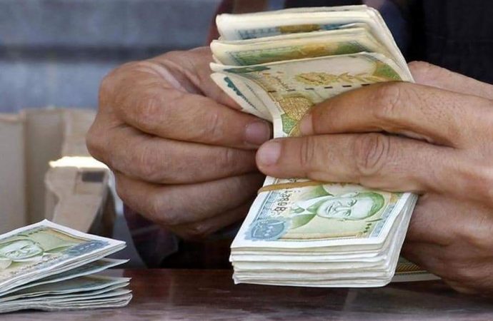 مؤشرات بورصة دمشق تتقدم في منطقة الأمان الخضراء والدولار بين 445 و550 في الموازية