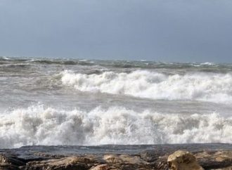 الأرصاد الجوية تحذر من السباحة اليوم .. وارتفاع تدريجي للحرارة ذروته السبت