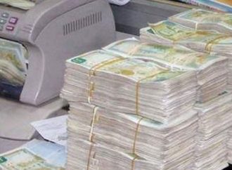 خبير اقتصادي: 4 تريليون ليرة سورية خارج البلاد تهدد السوق المحلية والعملة.. ويدعو الحكومة لإعلان حالة الطوارئ الاقتصادية