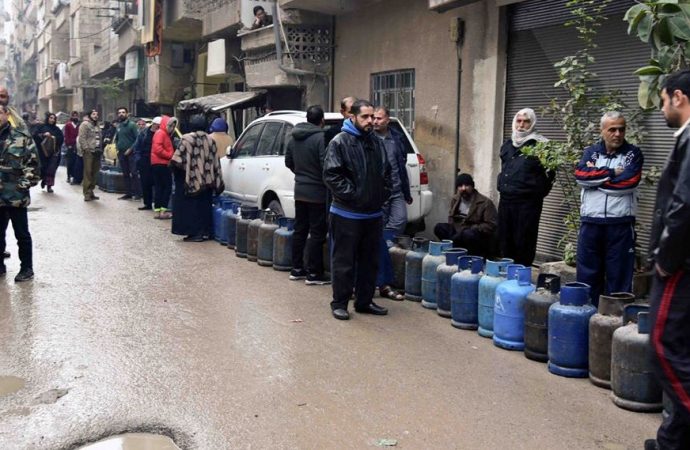 تفاقم أزمة الغاز بدمشق.. وعضو جمعية معتمدي الغاز: وضع مادة الغاز سيئ منذ شهرين وحتى الآن